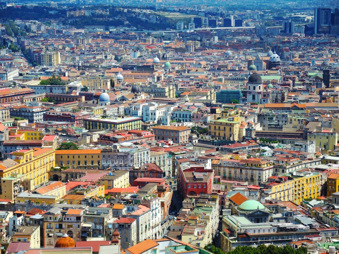 Elio Vittorini a Napoli: Un Unico Legame di Creatività e Cultura