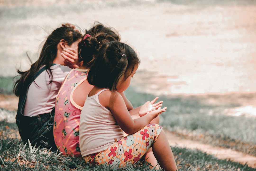 L'educazione dei figli tra trappole e consapevolezza: il tour teatrale di Daniele Novara