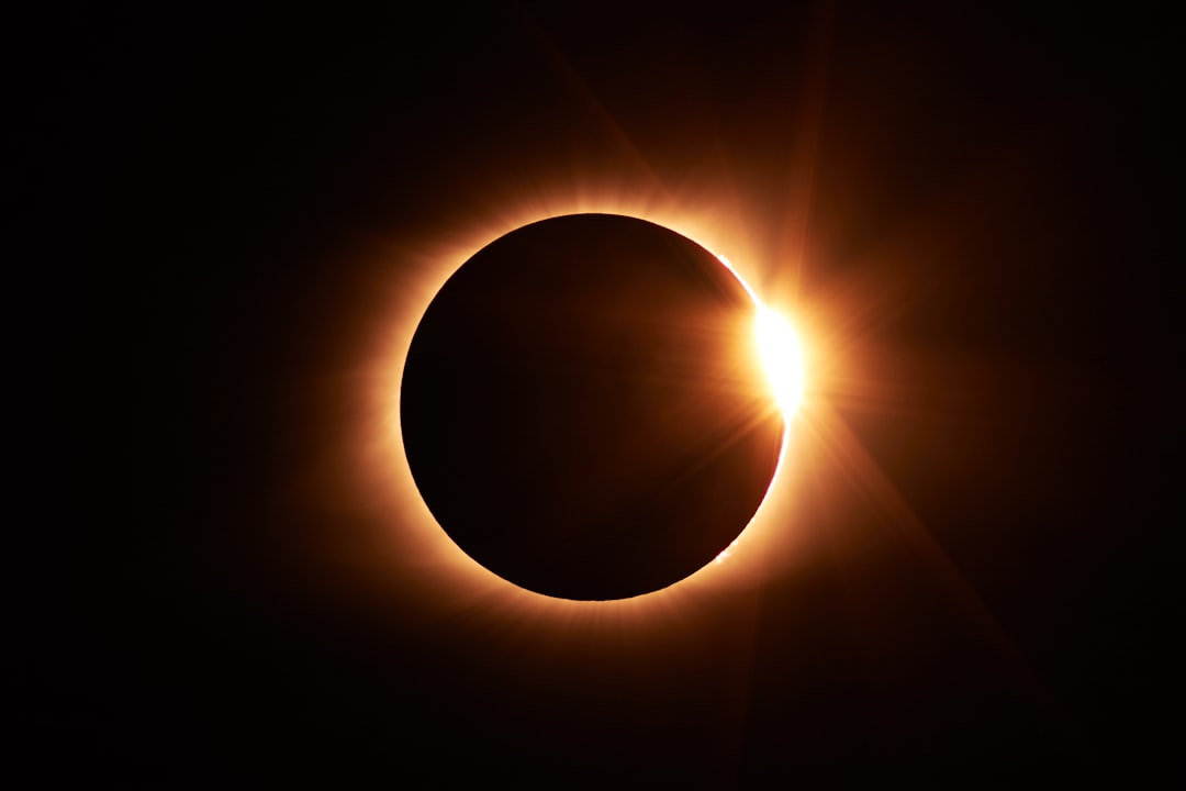 Eclissi di Sole del 12 agosto: linee guida e protocolli di sicurezza per la scuola e le famiglie