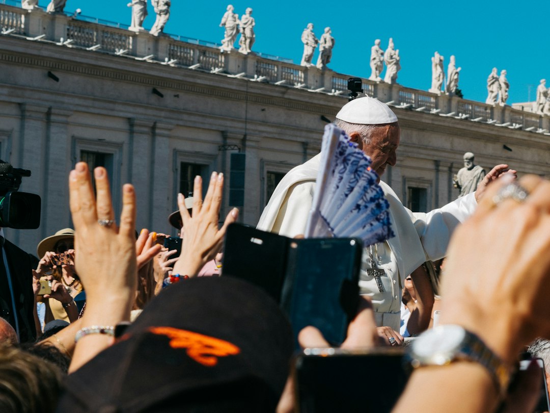 Papa Leone XIV e il nuovo paradigma dell'inclusione: l'identità cattolica come metodo educativo