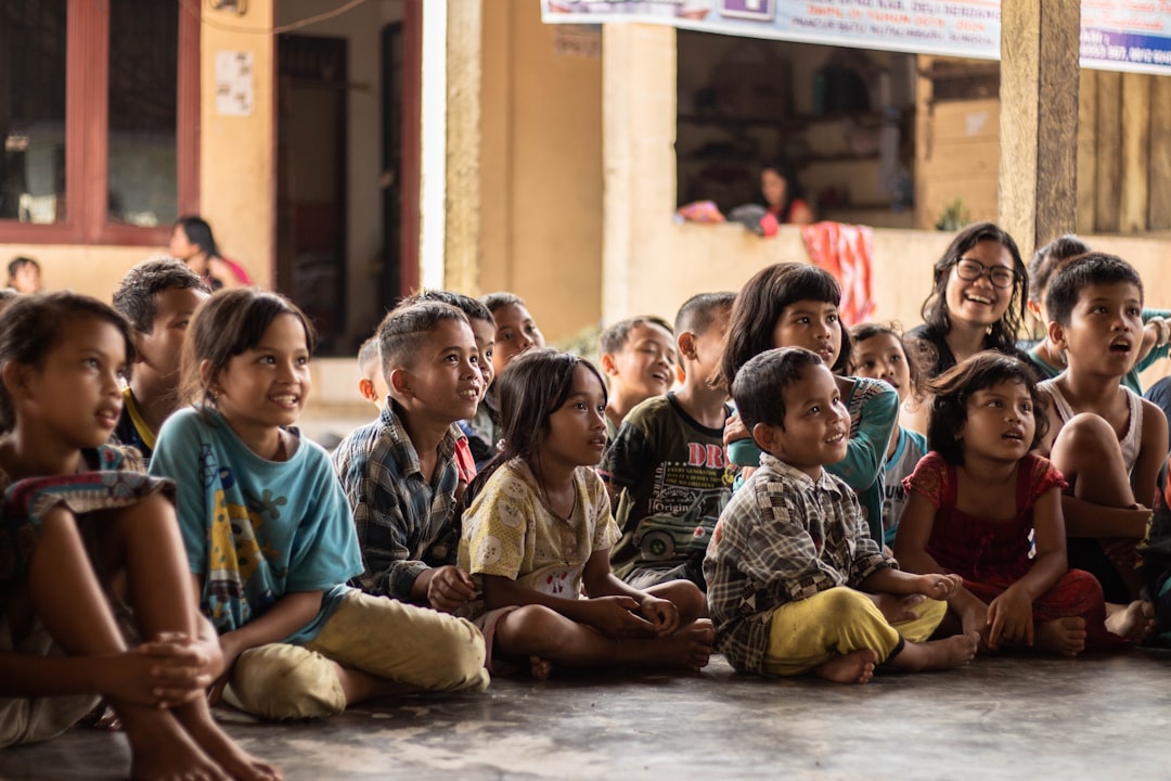 Povertà educativa e deprivazione minorile: il peso della povertà assoluta sulle vacanze dei figli