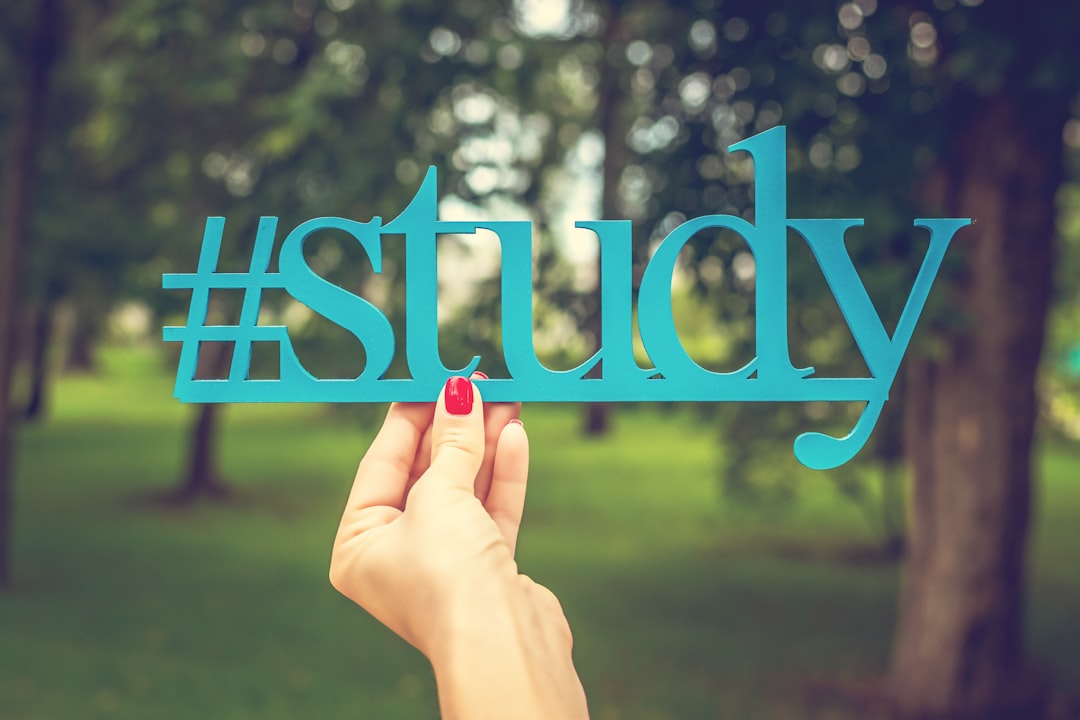 Sostegno e alunni problematici: tra trincea e empatia, cosa dicono i social