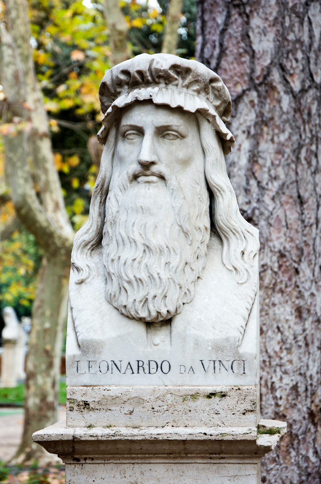 Il ritrovamento del libretto delle giustificazioni di Leonardo Pieraccioni: un viaggio nella memoria scolastica degli anni '70