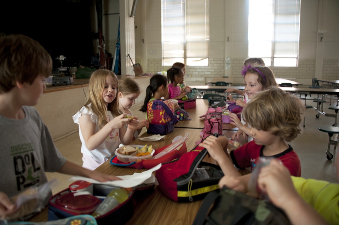 Merenda scolastica e nutrizione: il ritorno del pane come pilastro per la salute degli studenti