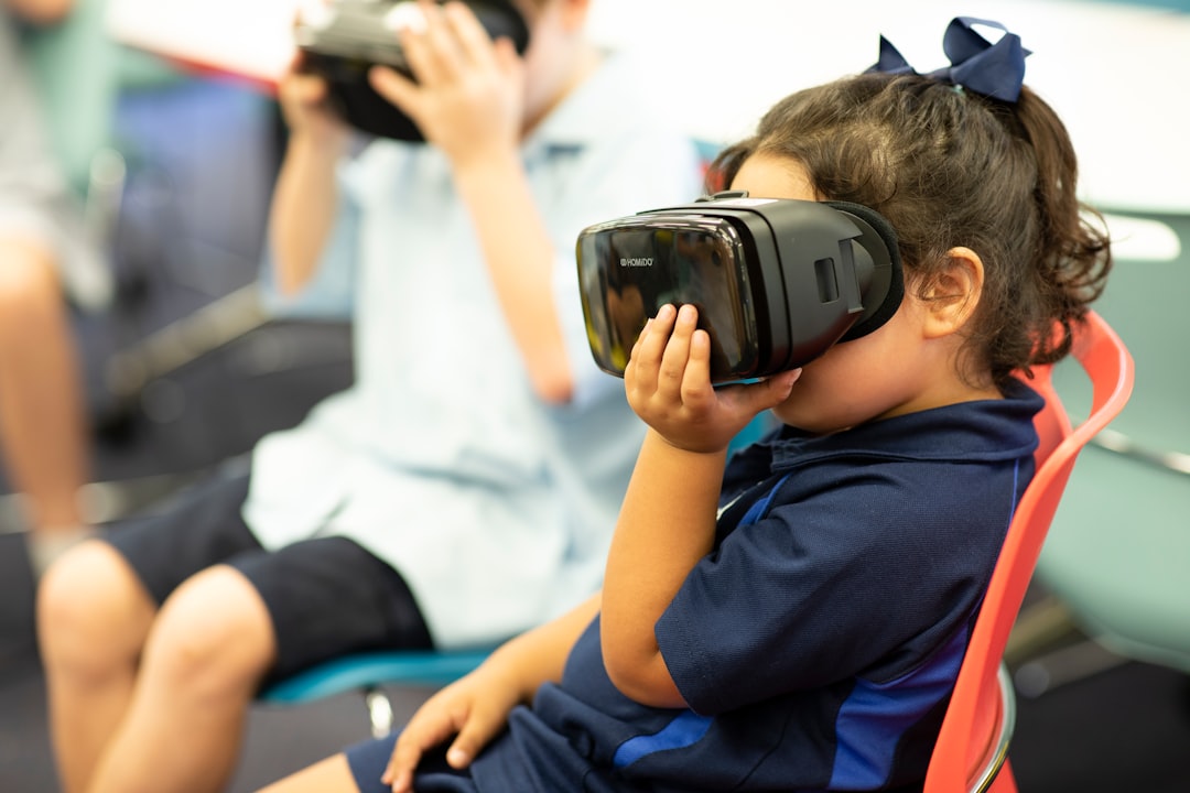 Realtà virtuale in aula: vantaggi cognitivi, criticità e una scuola in trasformazione