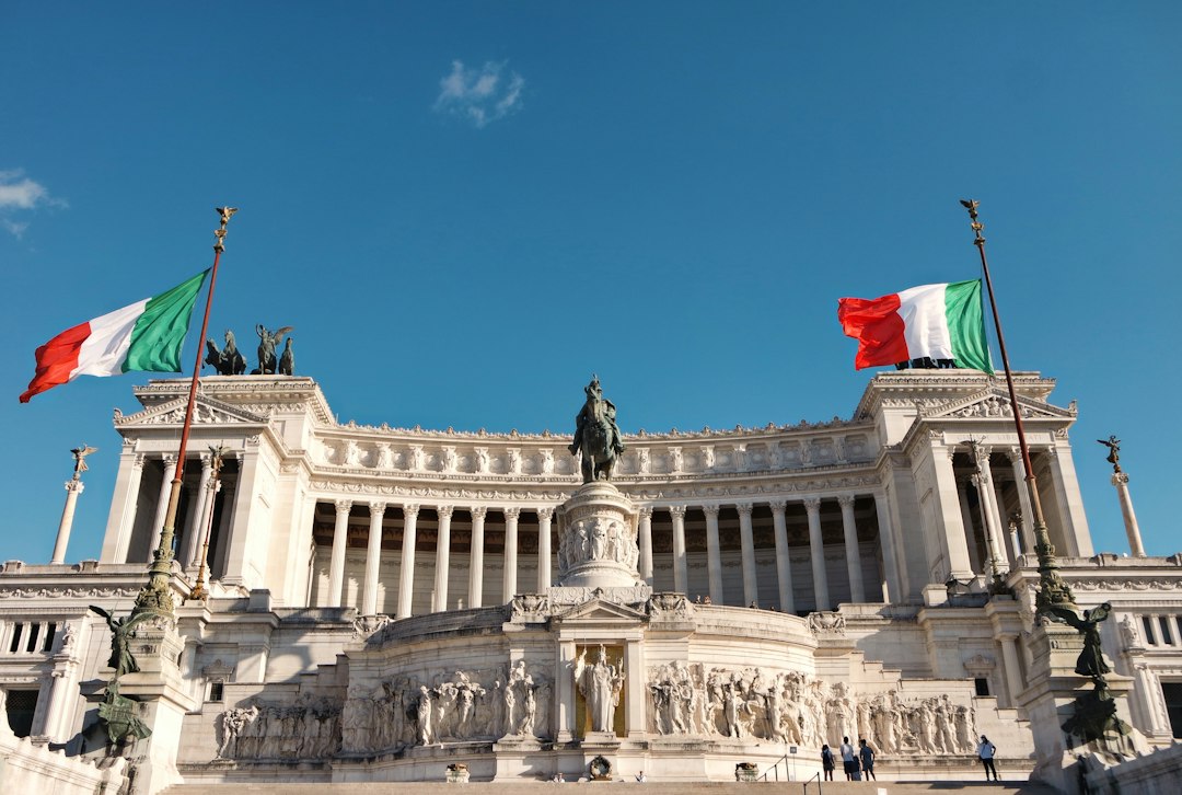 Aggressione a scuola a Roma: il Ministro Valditara e il Kids Act per contrastare i rischi dei social sui minori