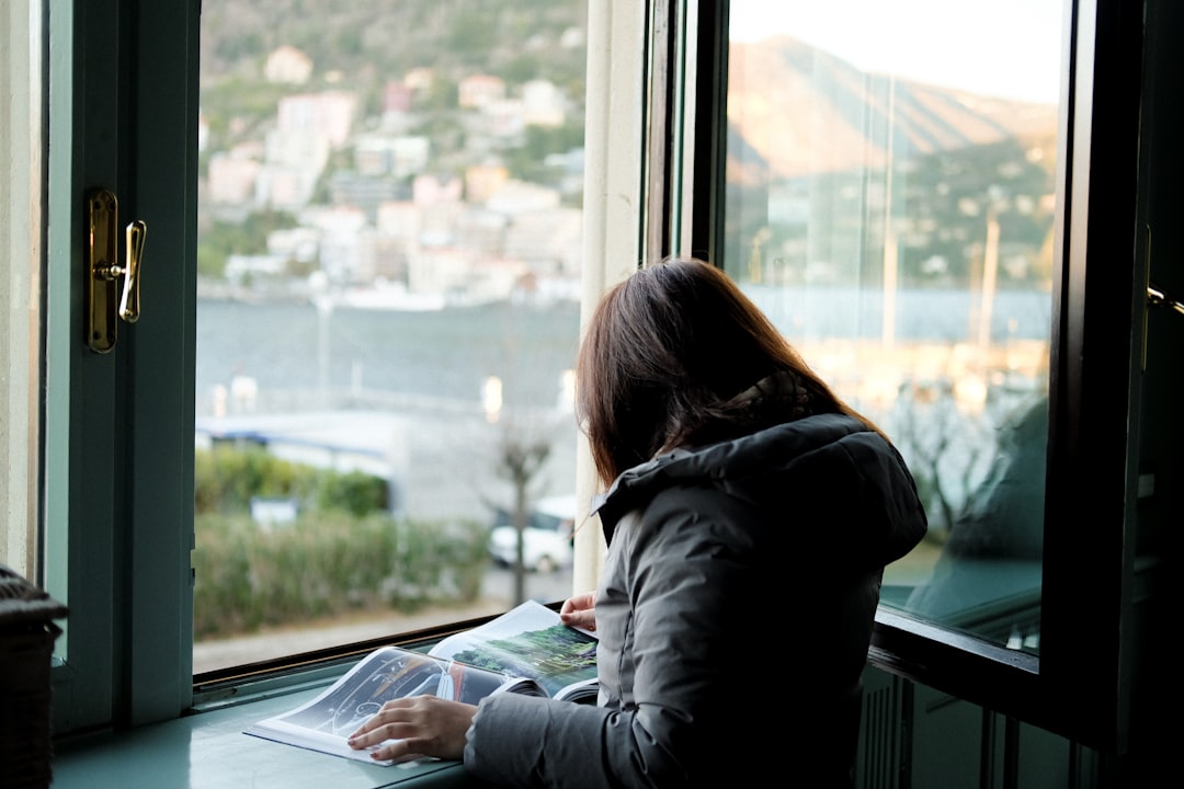 Solitudine giovanile in Italia: la mappa InClasse che mette a nudo le lacune educative