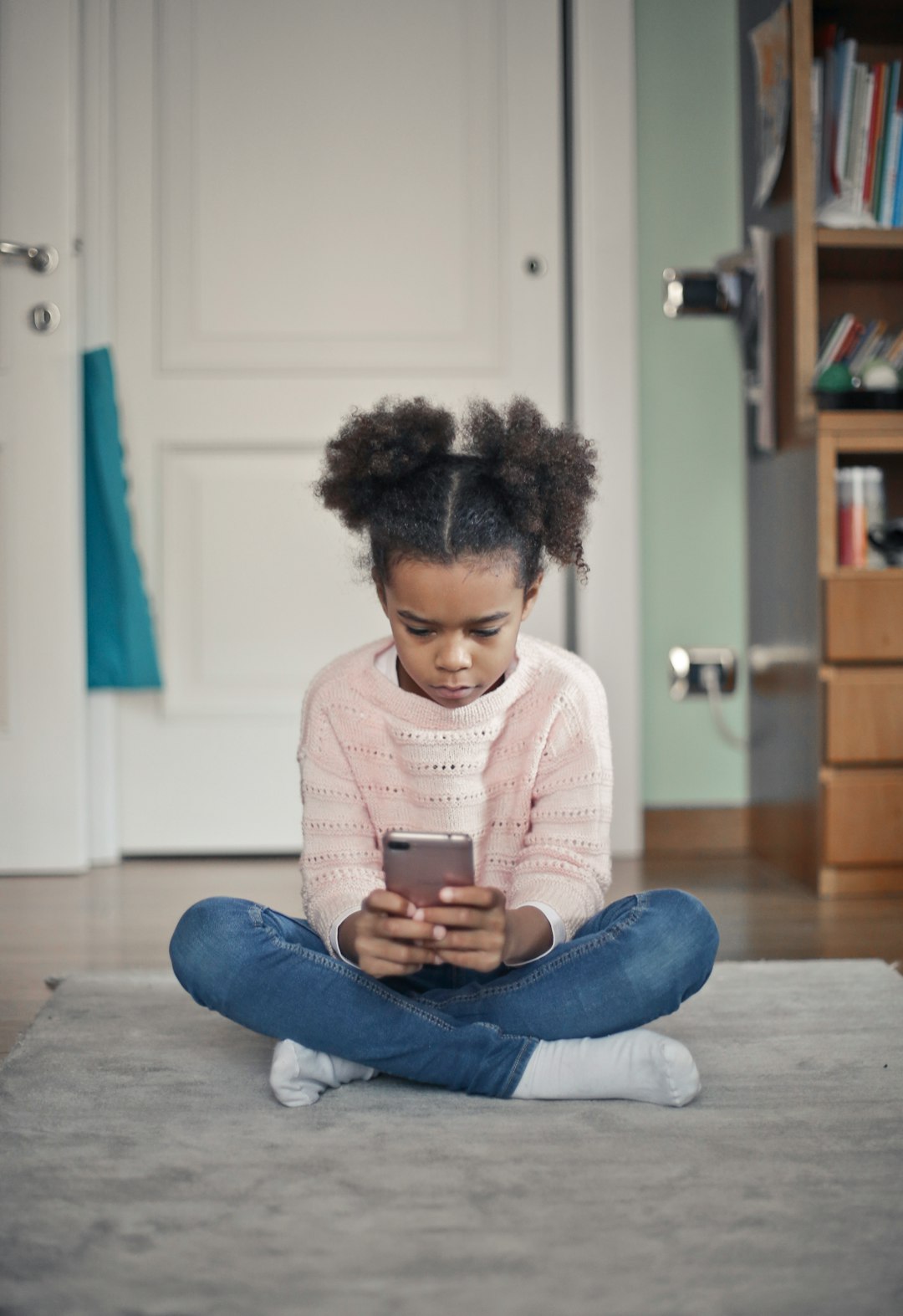 Dispositivi digitali e prima infanzia: al Senato la proposta di legge per tutelare lo sviluppo dei bambini sotto i 3 anni