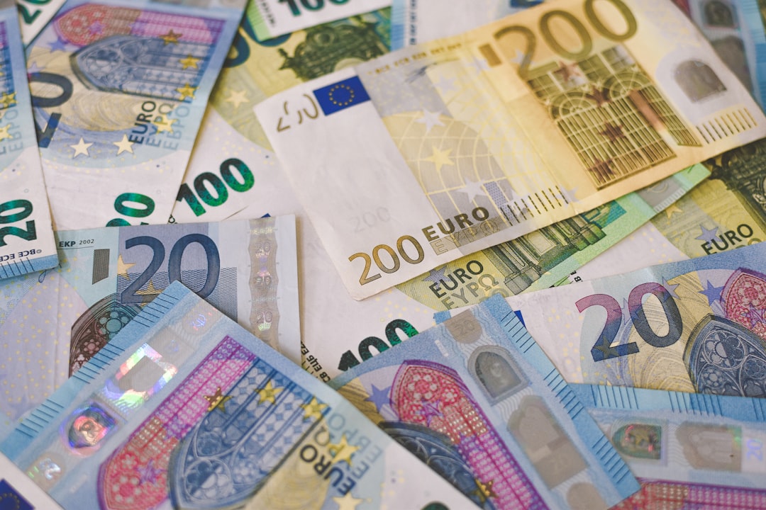 Caro carburanti, 200 euro per i docenti pendolari e fuori sede. Il CNDDU chiede un’indennità