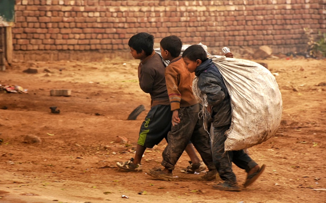 Povertà relazionale e rischio scolastico: i dati del rapporto CESVI sulla vulnerabilità dell'infanzia