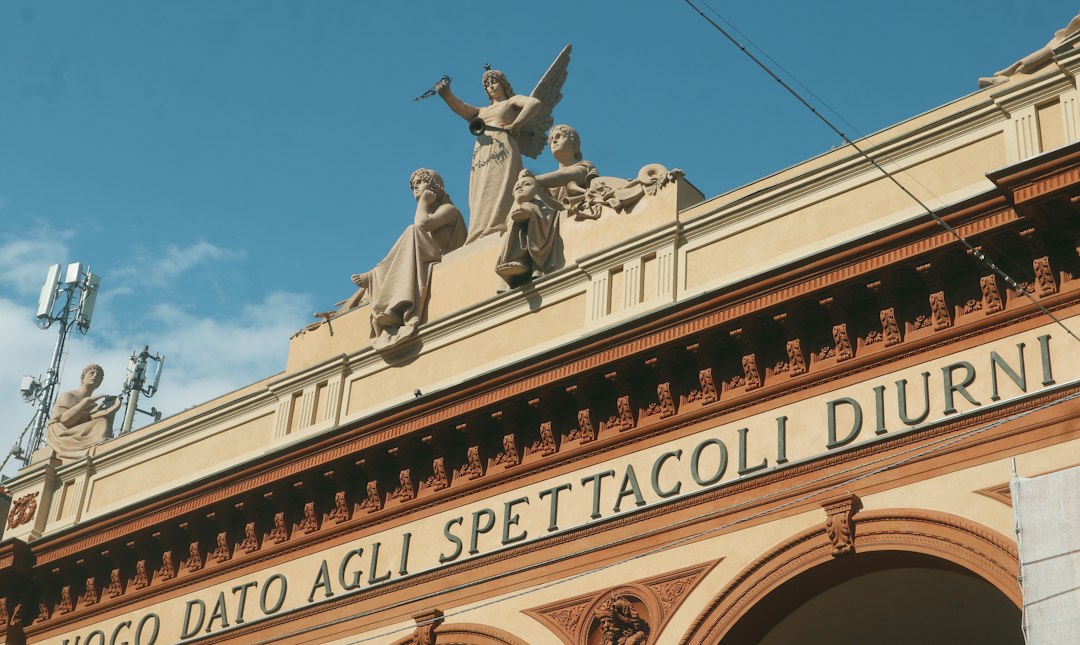 Organici ATA 2026/27: il Ministero definisce i 194.303 posti e il taglio dei collaboratori scolastici