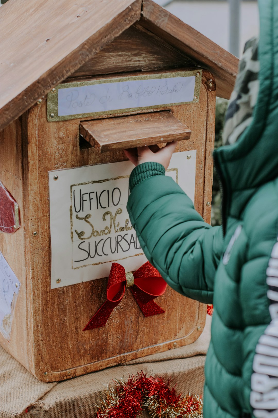 Dalla retorica all'ascolto: la sfida pedagogica per superare il divario generazionale nelle scuole