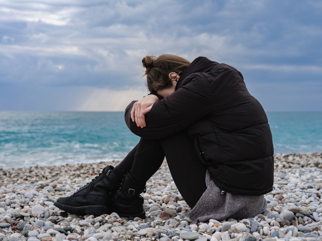 Solitudine giovanile e crisi della salute mentale: la sfida educativa per intercettare il disagio invisibile