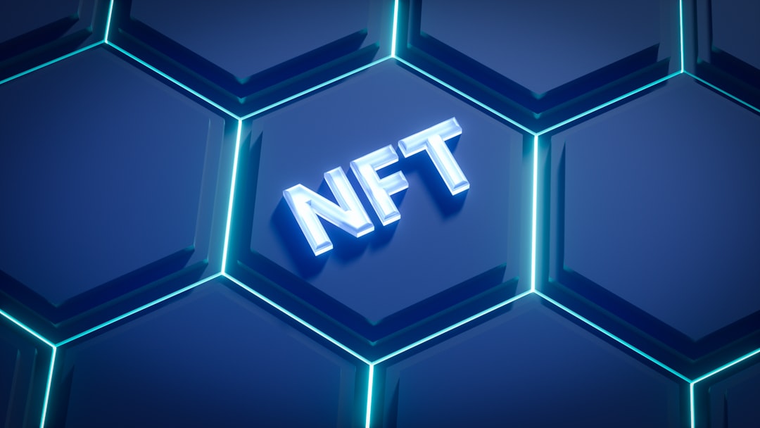 Simbolo NFT luminoso su sfondo esagonale blu, rappresentazione grafica del mercato NFT e delle sue dinamiche.