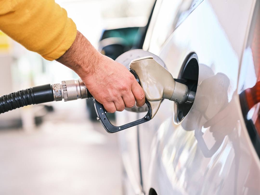 Bonus carburante 2026: i dettagli sul possibile contributo di 100 euro per lavoratori e famiglie