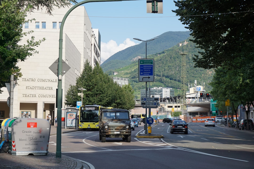 Nuova legge Omnibus a Bolzano: autonomia scolastica e supporto ai docenti