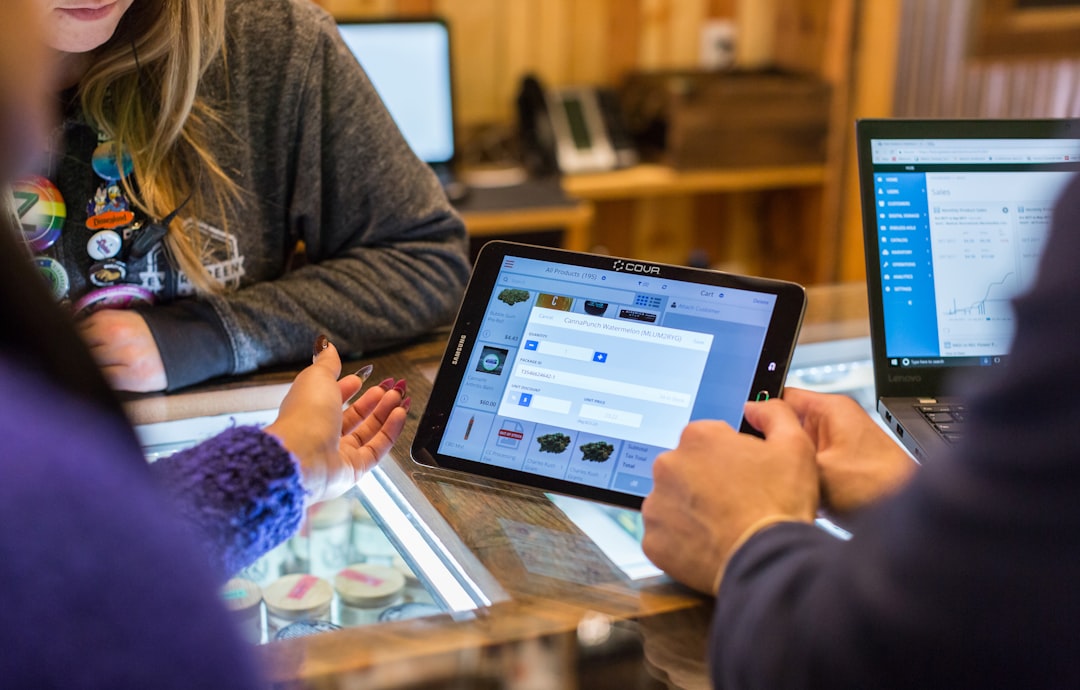 Docente utilizza tablet per acquisto hardware e software con Carta del docente ottenuta con sentenza