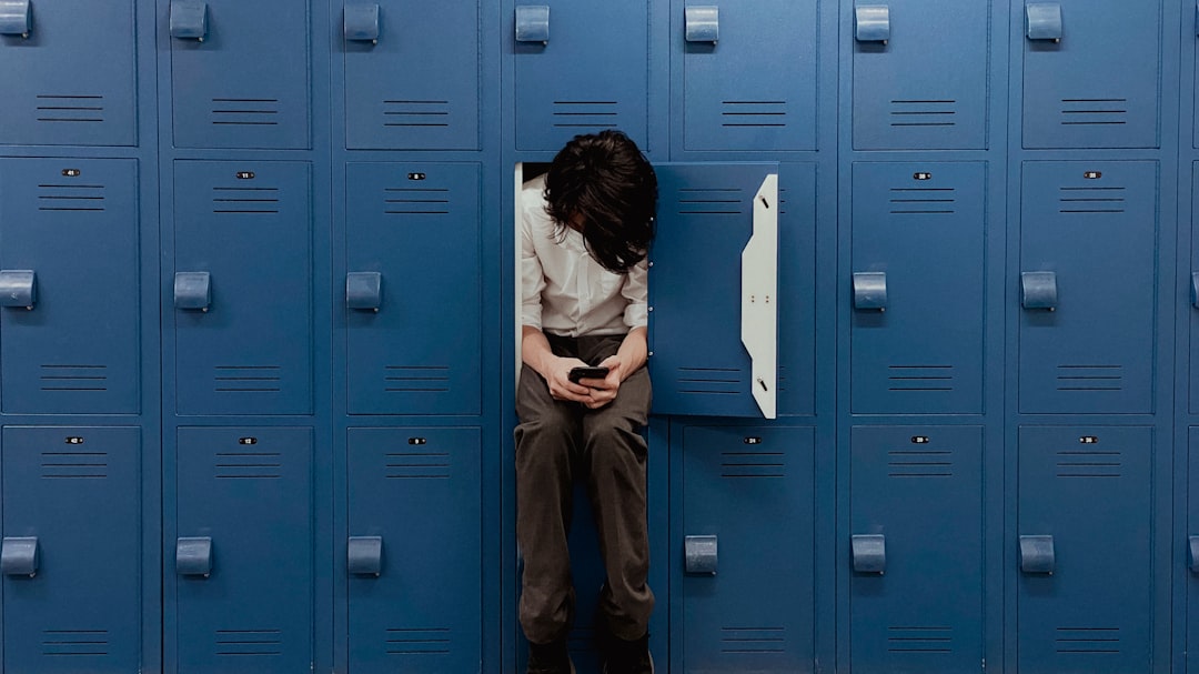 Assoluzione insegnante spogliatoio privacy: cosa significa per docenti e scuole