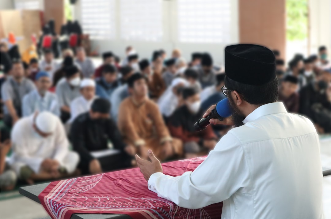Islamizzazione nelle scuole: la risoluzione di Futuro Nazionale e l'impegno del Governo per il consenso informato