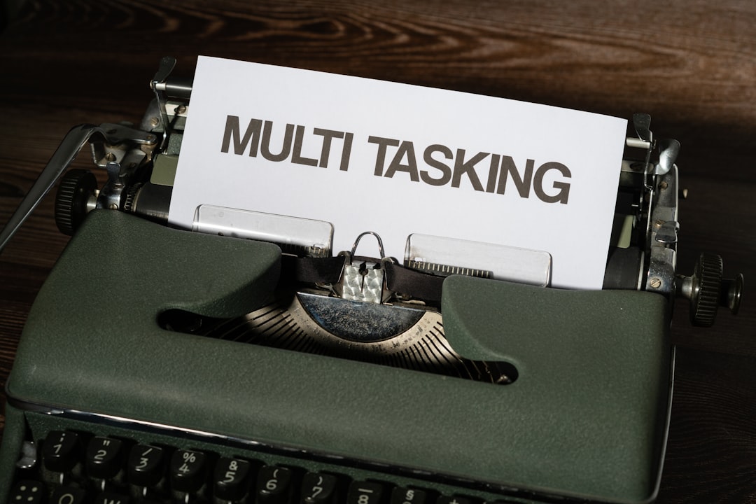 Capacità di multitasking e gestione delle conversazioni: la nuova ricerca scientifica smentisce gli stereotipi di genere