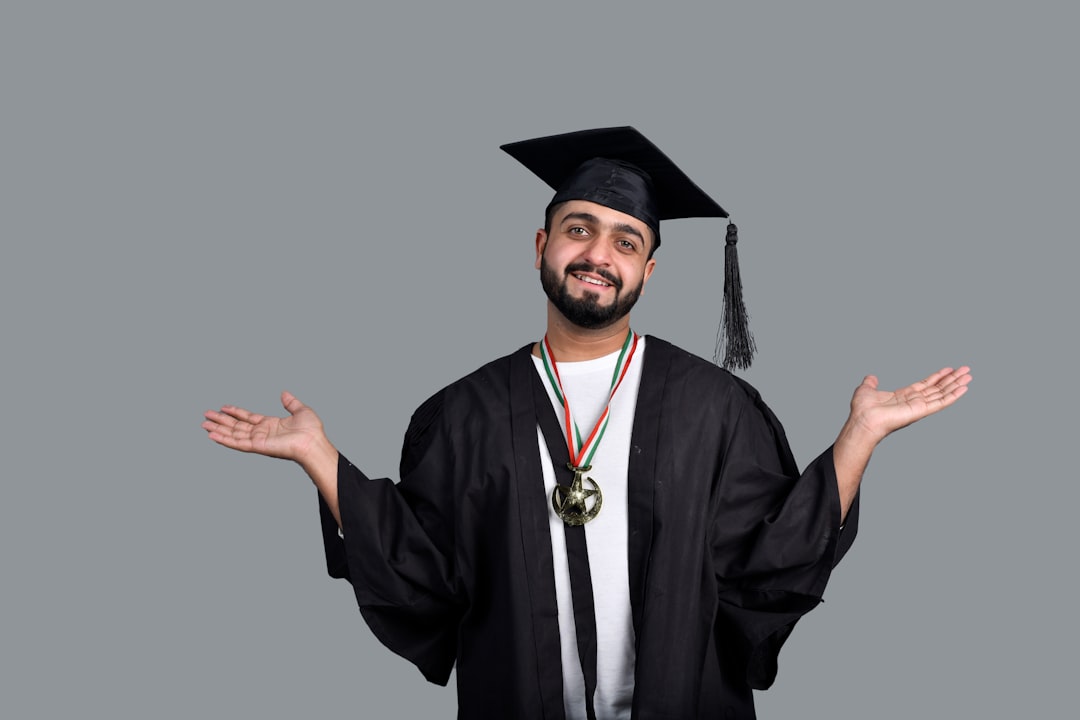 Laurea e stipendio: il premio retributivo del 37% e il divario tra STEM e discipline umanistiche