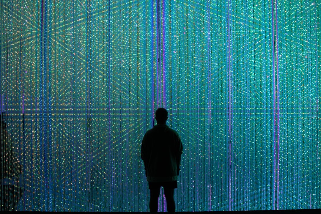 L'illusione della vicinanza digitale: perché l'intelligenza artificiale non può sostituire il confronto umano nella crescita dei giovani