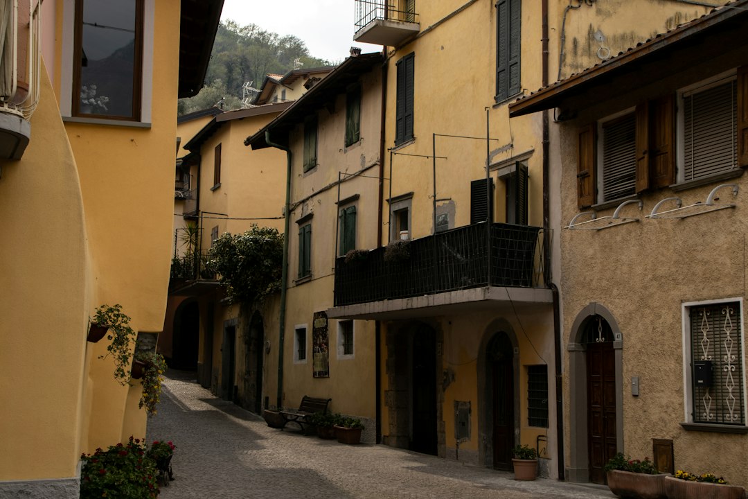 Scuole in pericolo a Brescia: la Gilda degli Insegnanti denuncia l'emergenza edilizia