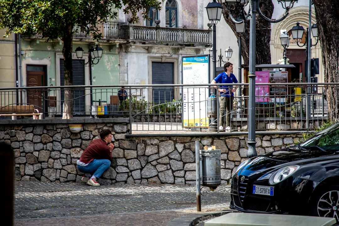 Violenza urbana e degrado digitale: l'emergenza dei saccheggi a Milano e il ruolo di TikTok
