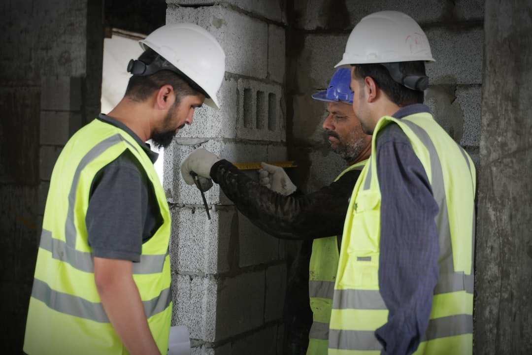 Incompatibilità tra immissione in ruolo e mantenimento di contratti di lavoro precedenti