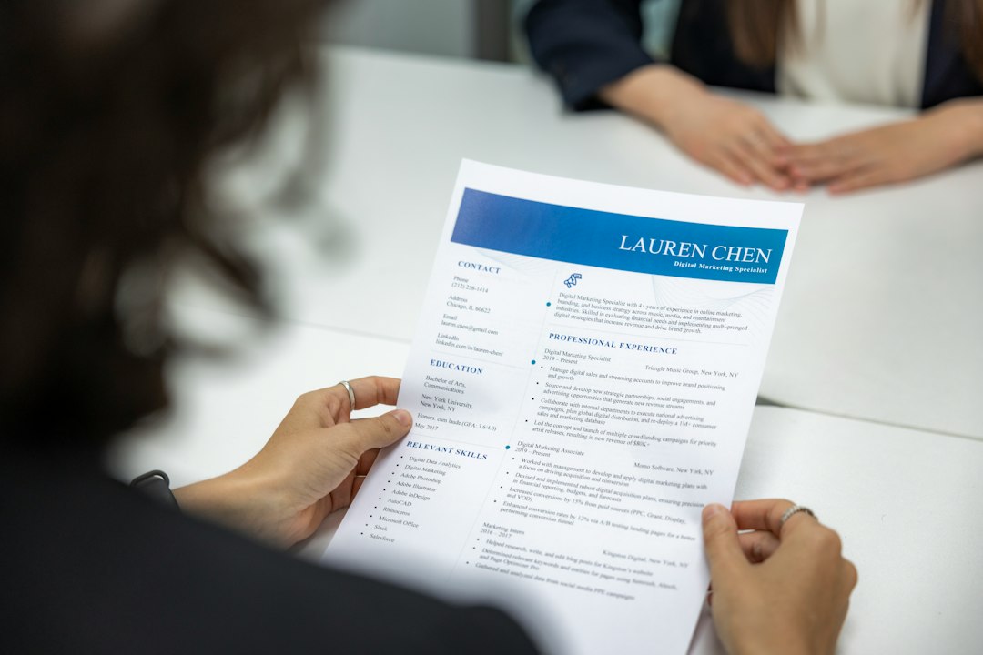 Cambiare carriera dopo i 40 anni: si può diventare insegnante? Percorsi e requisiti