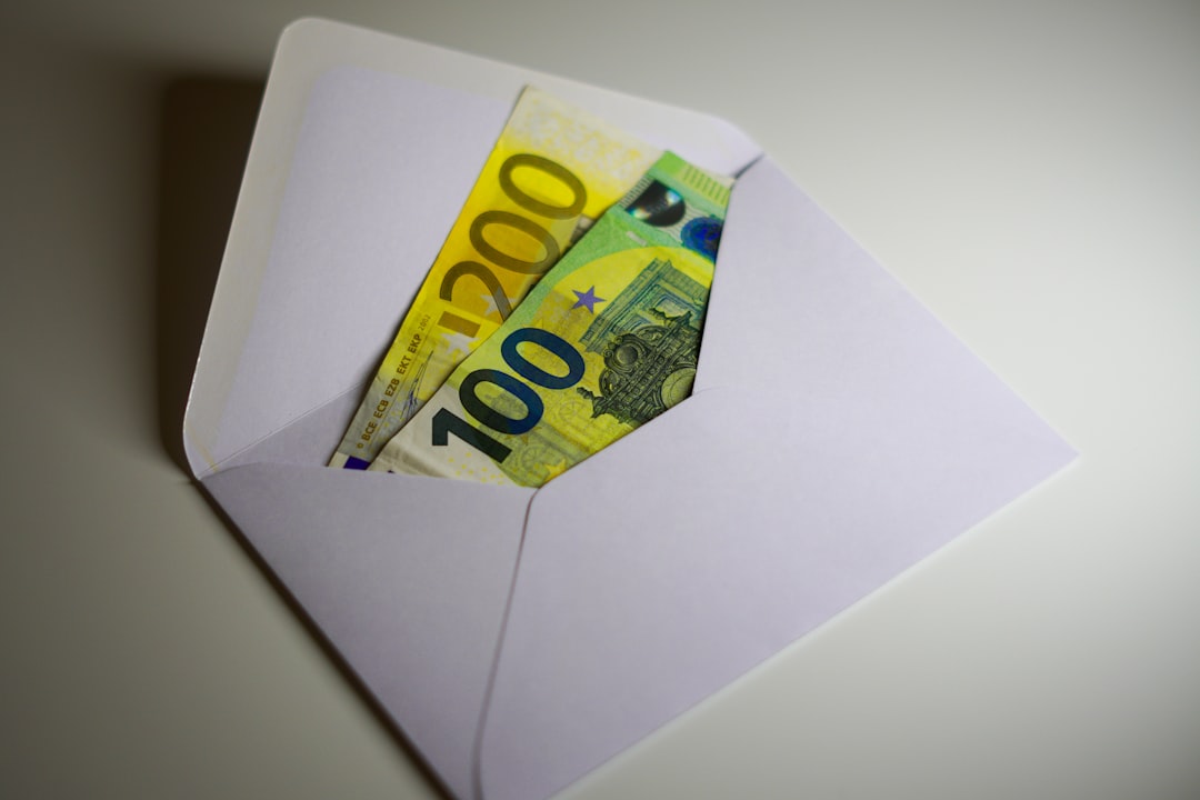 Caro carburanti: verso l’addio allo sconto generalizzato e l’introduzione di un voucher da 100 euro per 1,2 milioni di famiglie povere