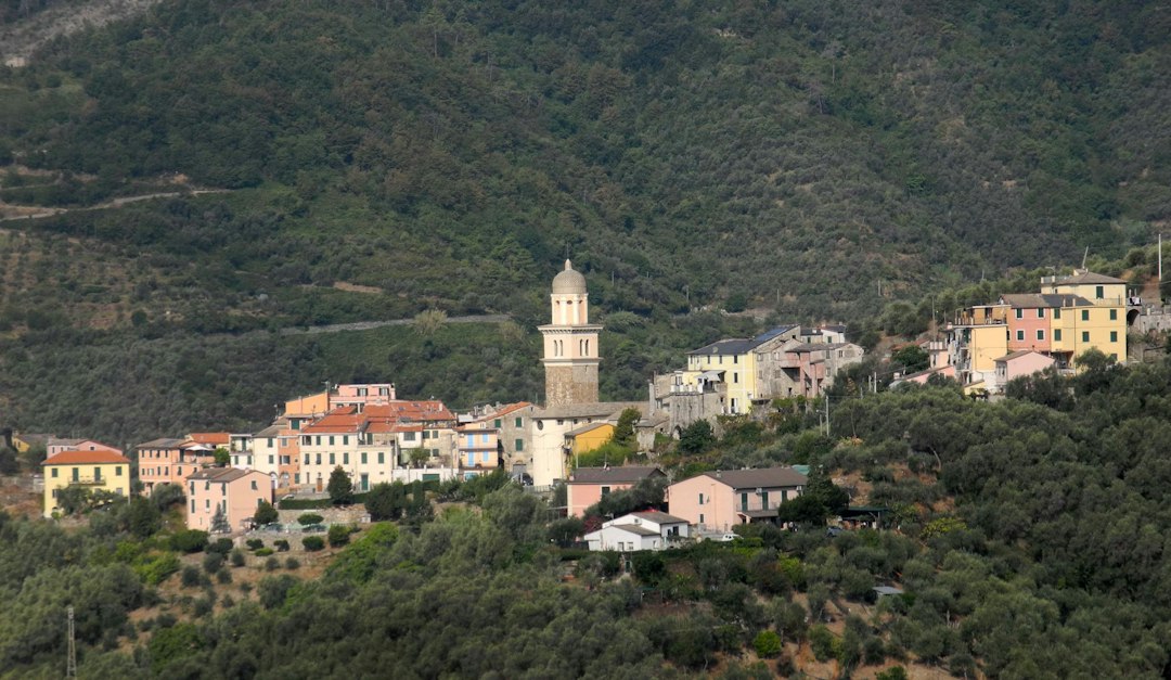 Scuole chiuse in Liguria: allerta meteo arancione e sospensione delle attività didattiche