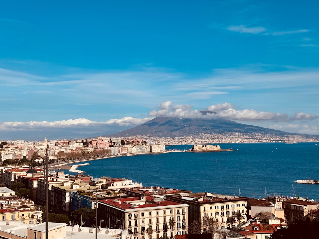Sicurezza scolastica a Napoli: il piano straordinario con metal detector e controlli interforze
