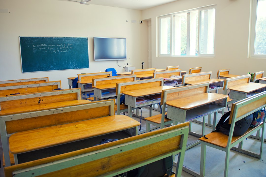 Il nuovo Decreto Scuola e la rimozione dello striscione a Genova: il nodo dell'inclusione tra norme e proteste