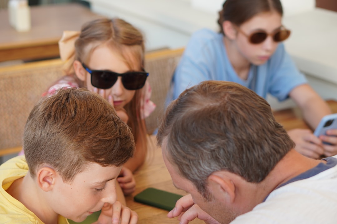 Smartphone e conflitti in famiglia: come docenti e genitori possono gestirli