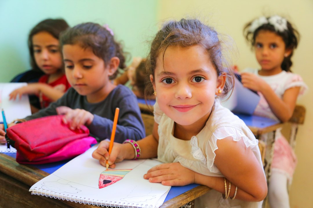 Il dilemma cognitivo della scuola: tra il divieto di smartphone e l'avvento dell'intelligenza artificiale