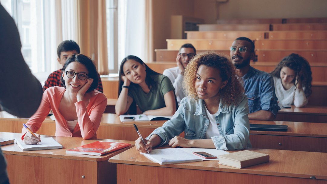 Classi pollaio e diritti degli studenti: il TAR annulla la fusione di classi per violazione dei limiti di capienza