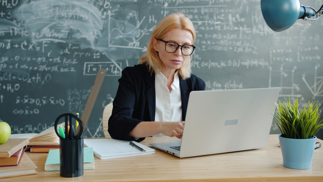 Come lavorare come docenti all’estero: bando, decreto e FAQ entro il 29 agosto