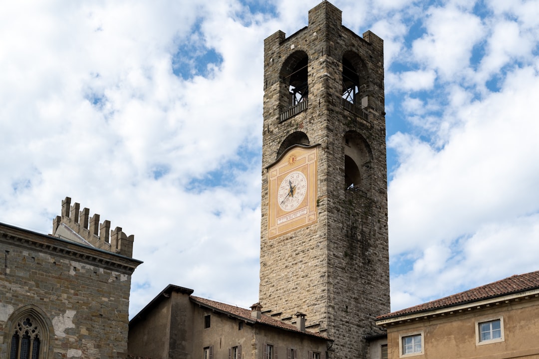 Attacco alla professoressa di Bergamo: 5 cause plausibili e come intercettare i segnali a scuola