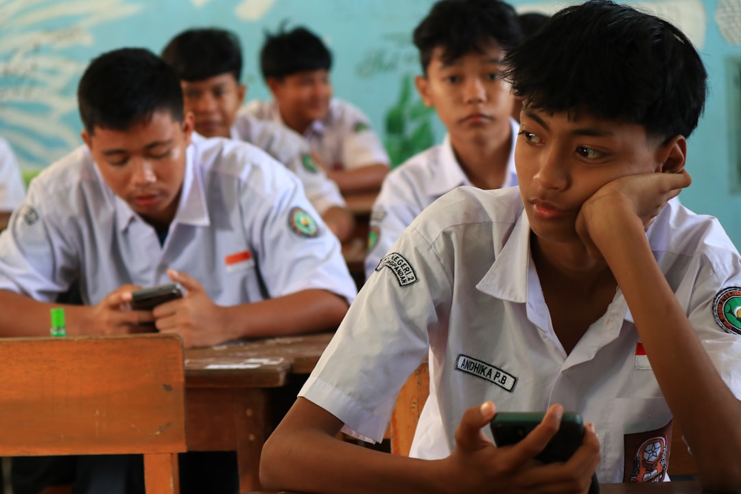 Sicurezza a scuola: contrastare bullismo e uso dei cellulari in classe