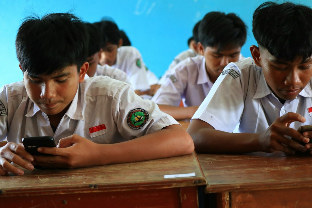 Restrizioni nazionali agli smartphone nelle scuole messicane: il piano per il 3 novembre