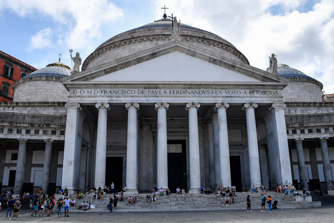 Piazza del Plebiscito e Basilica di San Francesco di Paola a Napoli in vista della visita di Papa Leone XIV l'8 maggio 2026